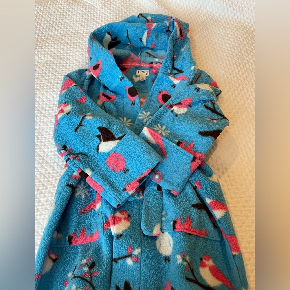 Hatley girls cozy bathrobe. Size 6-7Y. Great condition. Bundle and save!